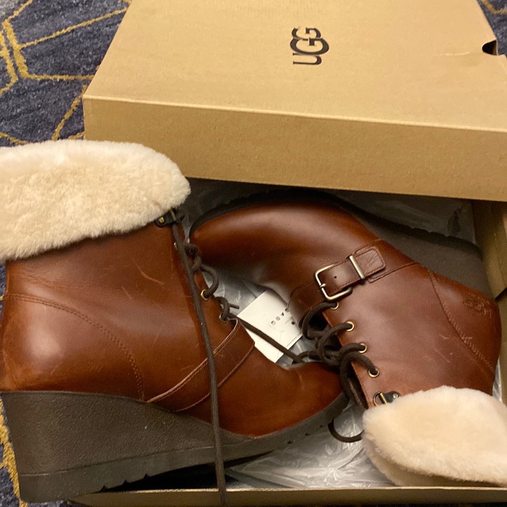 Ugg Janney Leather and Sheepskin Lace up Wedge Booties. Size 11.